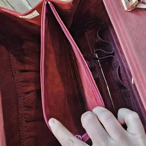 Vintage Oxblood Red Woven Suede Makeup Travel Case Lock Key Neiman Marcus 12x9x7 - Picture 8 of 16